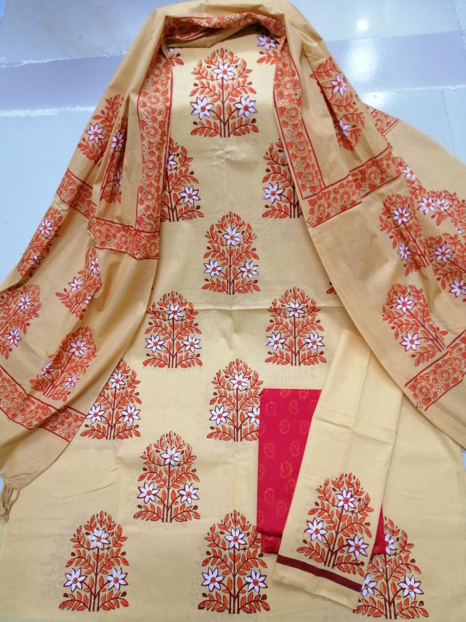 Un-stitched deshi cotton block batick 3piece with shuti orna- 017
